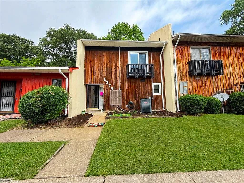 1379 E Tanners Creek DR, NORFOLK VA 23513 - Photo 2