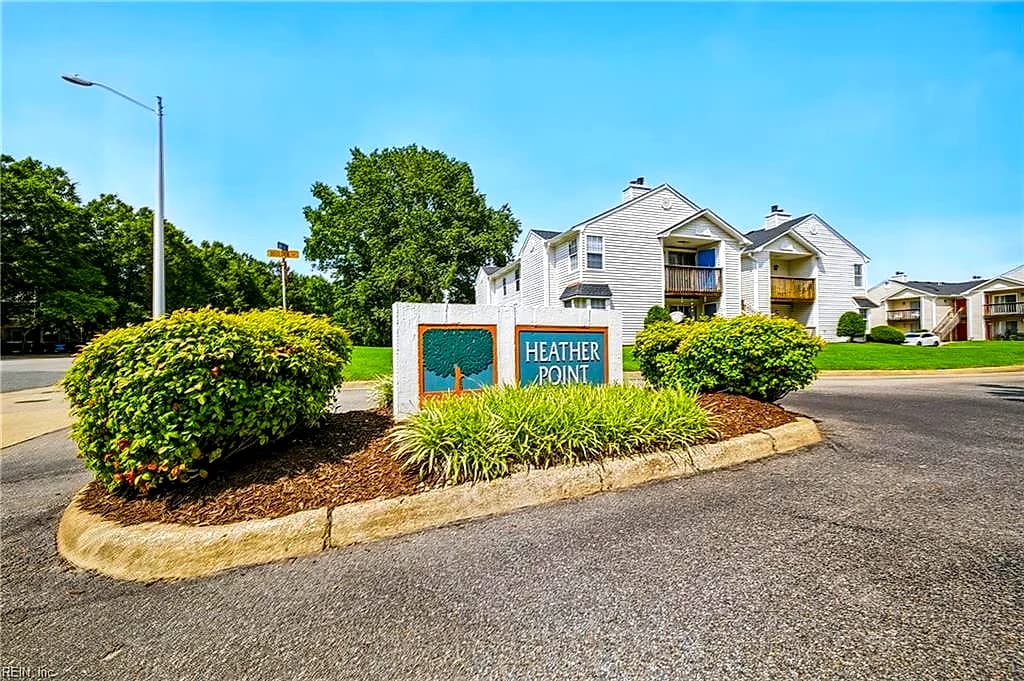 1709 Rock Bridge MEWS #B, CHESAPEAKE VA 23320 - Photo 3
