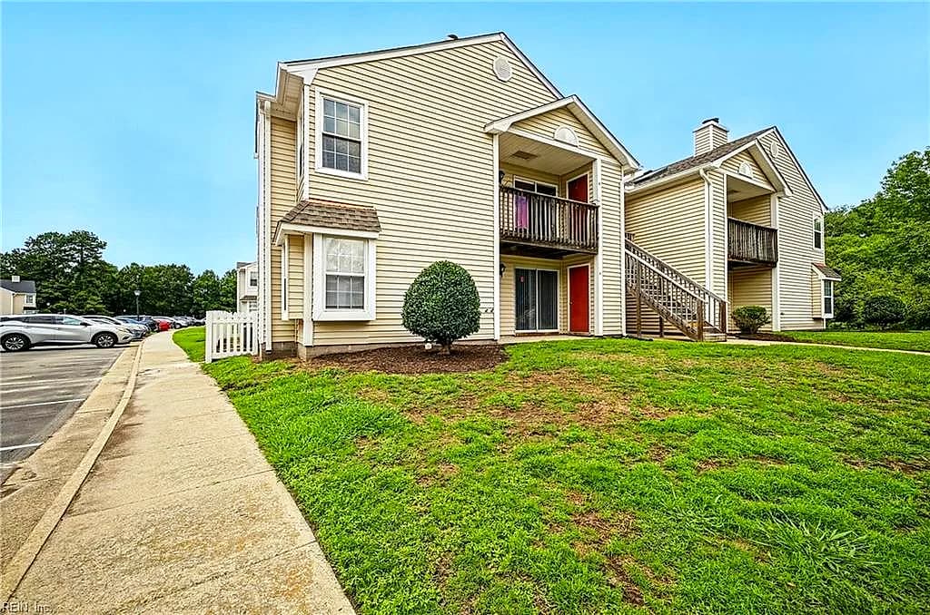 1709 Rock Bridge MEWS #B, CHESAPEAKE VA 23320 - Photo 4