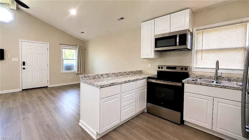31 Bland ST, HAMPTON VA 23669 - Photo 5