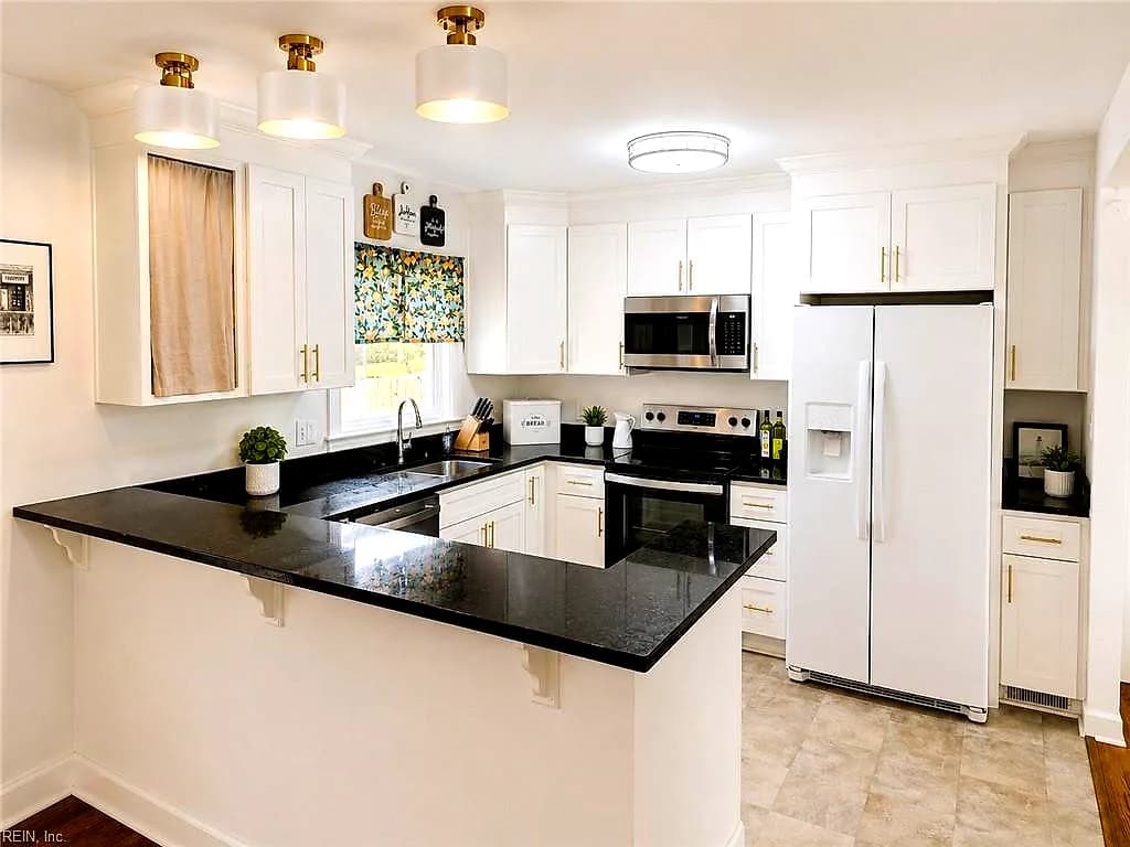 2 Surry CT, HAMPTON VA 23669 - Photo 5