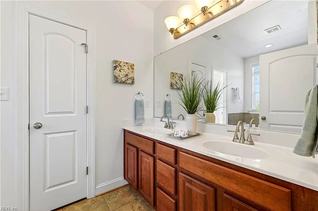 816 Great Marsh AVE, CHESAPEAKE VA 23320 - Photo 4