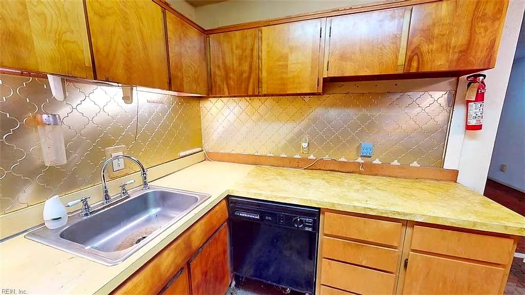 829 Round Bay CIR, NORFOLK VA 23502 thumb 9