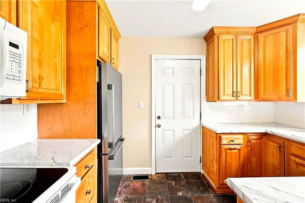 215 Tareyton LN, PORTSMOUTH VA 23701 thumb 11