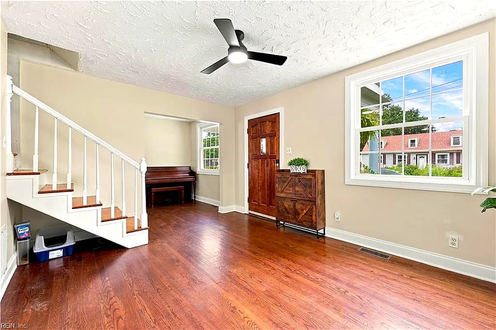 215 Tareyton LN, PORTSMOUTH VA 23701 thumb 8