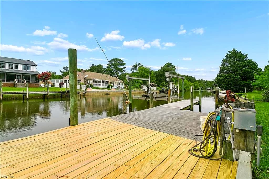 207 Skipper CT, HAMPTON VA 23669 - Photo 3