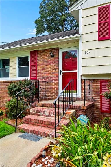 601 Hopewell DR, CHESAPEAKE VA 23323 thumb 3