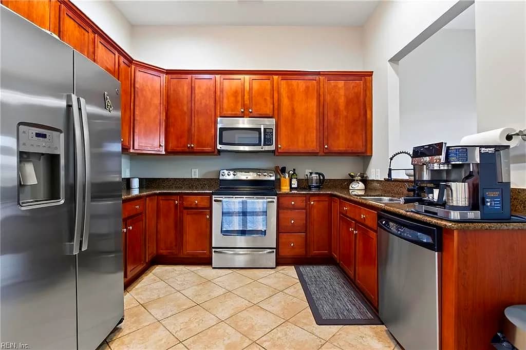 670 Town Center DR #404, NEWPORT NEWS VA 23606 - Photo 4