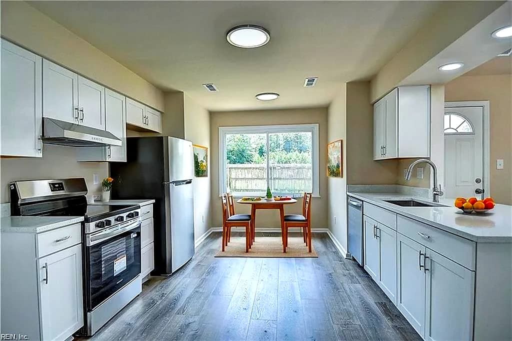 2133 Weybridge DR, VIRGINIA BEACH VA 23454 - Main photo