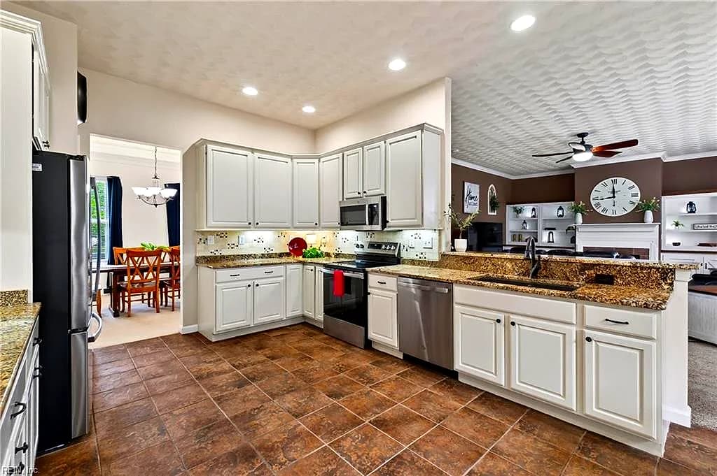 901 Hathaway CT, CHESAPEAKE VA 23322 thumb 7