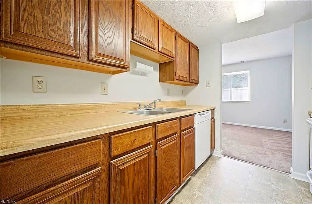 529 Chanticlar CT, NEWPORT NEWS VA 23608 thumb 8