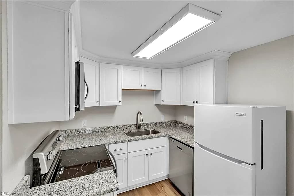 3521 Parr LN #A, CHESAPEAKE VA 23323 - Photo 4