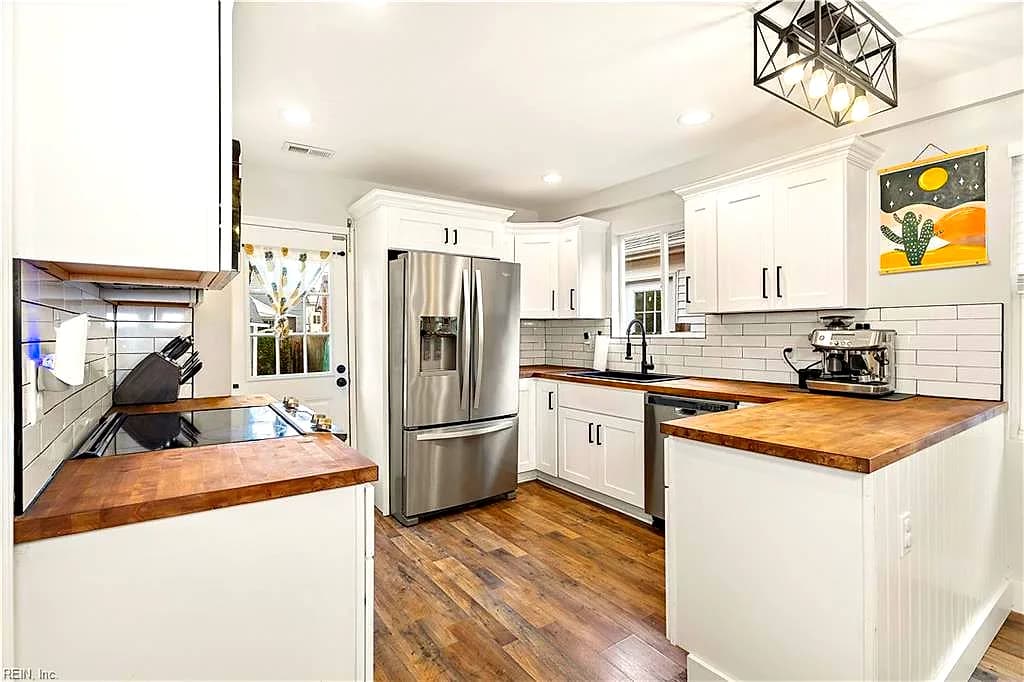 162 W Seaview AVE, NORFOLK VA 23503 - Main photo