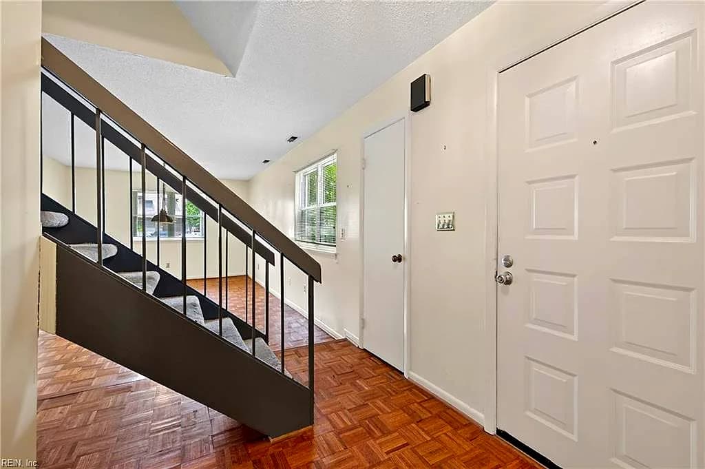 668 Masefield CIR, VIRGINIA BEACH VA 23452 - Photo 4