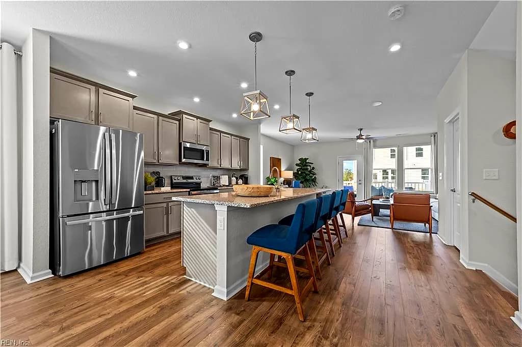 212 Freeman DR, HAMPTON VA 23666 - Photo 3