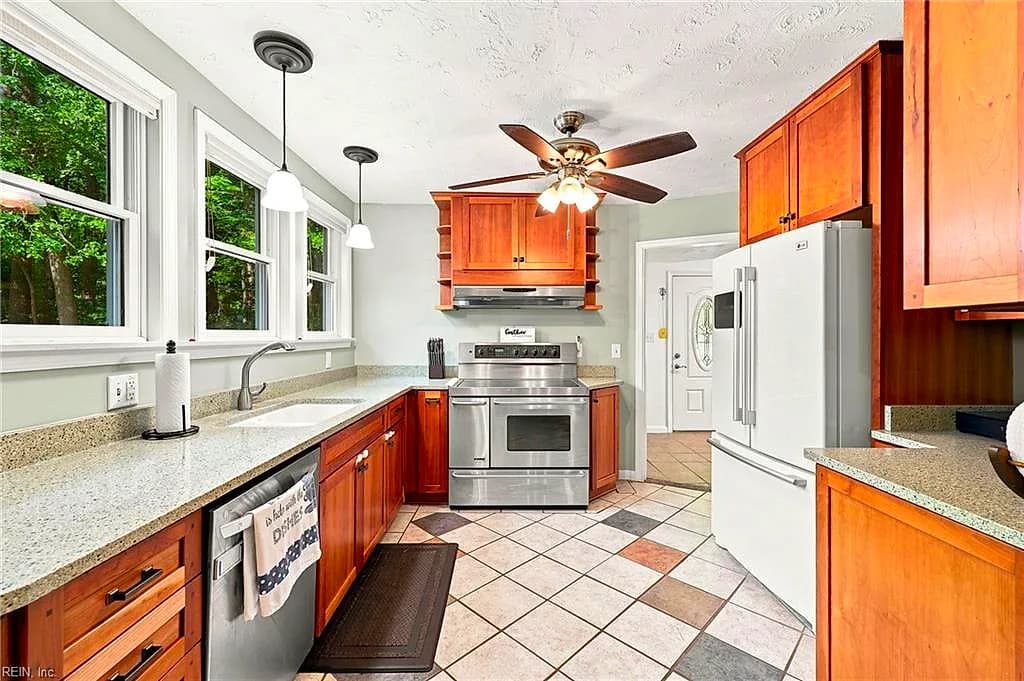 11011 Harcum RD, GLOUCESTER VA 23061 thumb 11