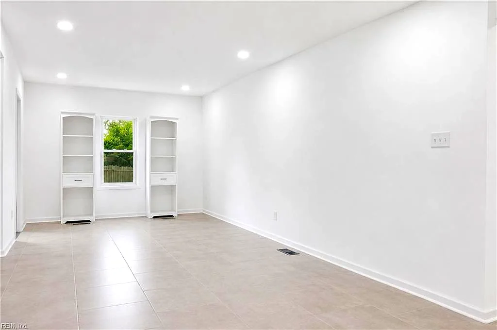 845 N King ST, HAMPTON VA 23669 - Photo 5