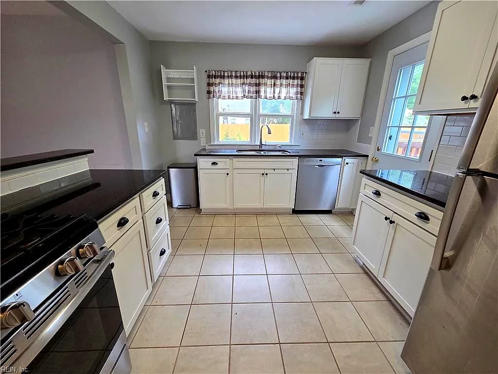7405 Yorktown DR, NORFOLK VA 23505 thumb 9