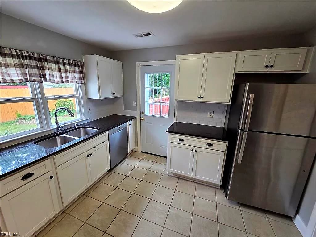 7405 Yorktown DR, NORFOLK VA 23505 thumb 10
