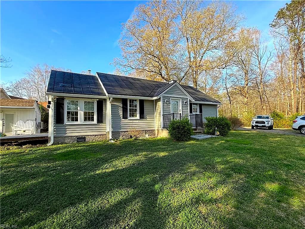 7838 On The Pond LN, GLOUCESTER VA 23061 - Photo 2