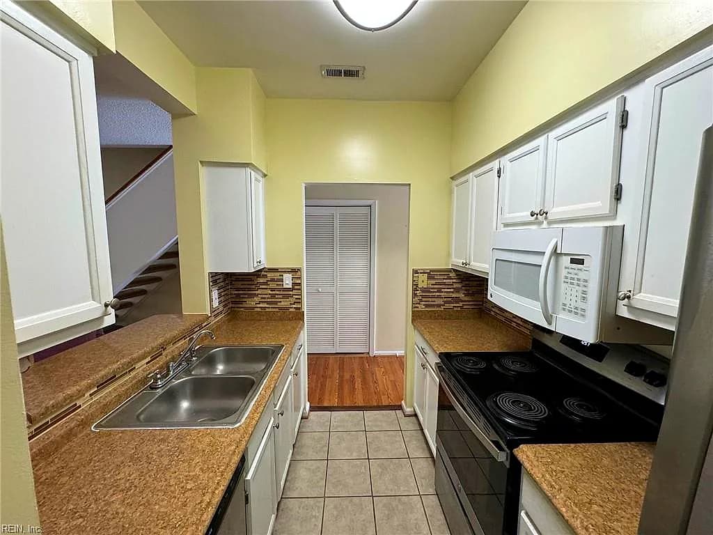 1508 April CT, VIRGINIA BEACH VA 23464 - Photo 4