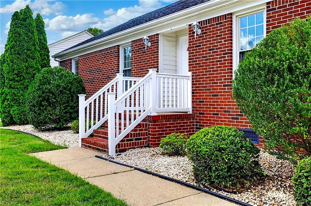 1024 Weeping Willow DR, CHESAPEAKE VA 23322 - Main photo