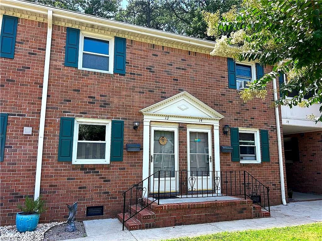 1245 Laskin RD #13, VIRGINIA BEACH VA 23451 - Photo 4