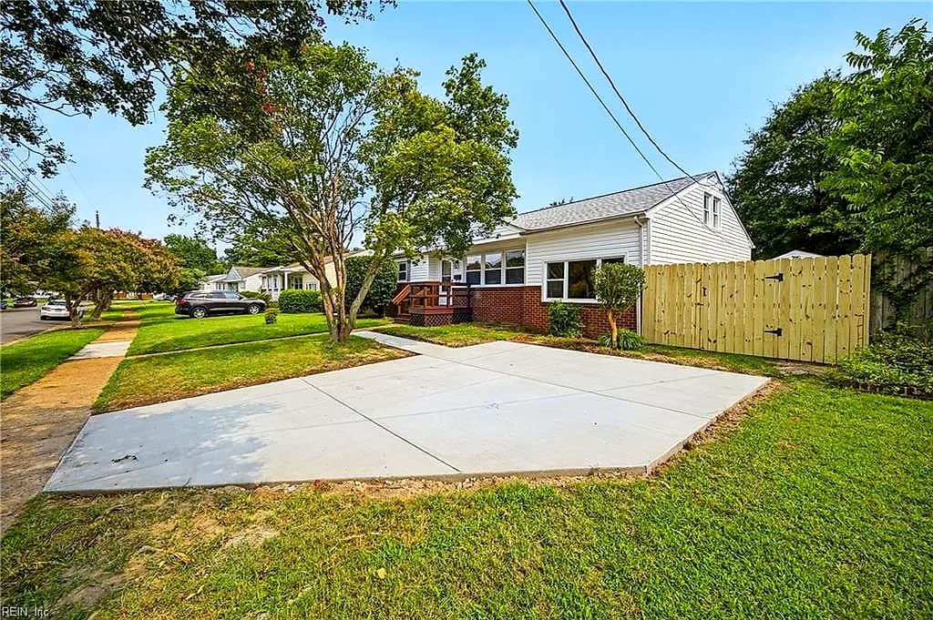 1865 Branchwood ST, NORFOLK VA 23518 - Photo 3