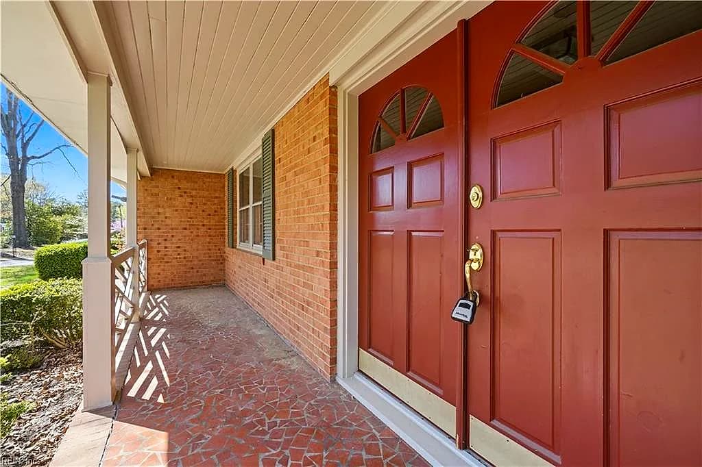 218 Crittenden LN, NEWPORT NEWS VA 23606 - Photo 5