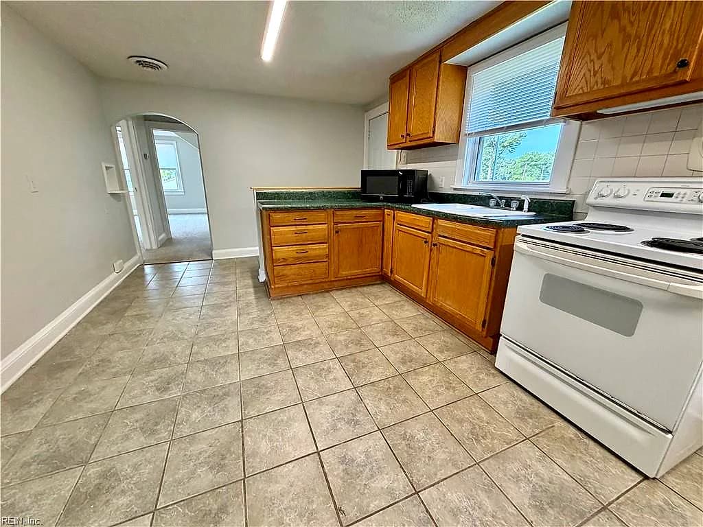 1319 Myrtle AVE #A, CHESAPEAKE VA 23325 - Photo 4