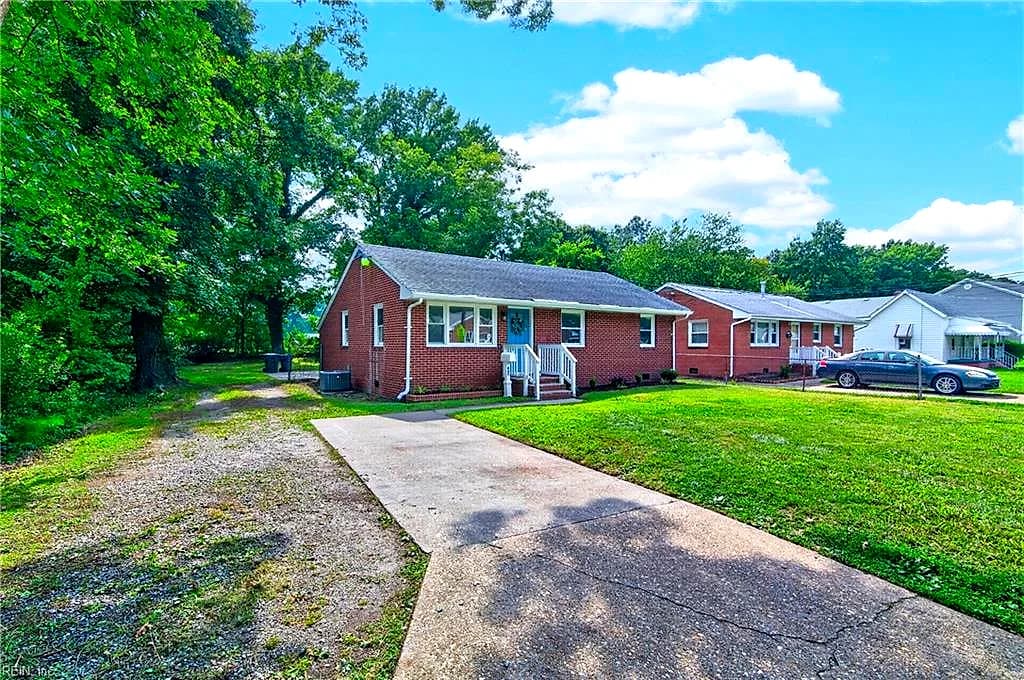 647 Bell ST, HAMPTON VA 23661 - Photo 3