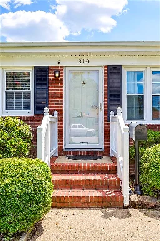 310 Kostel CT, HAMPTON VA 23669 - Photo 3