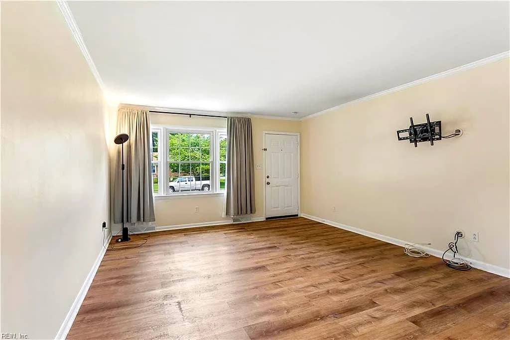 310 Kostel CT, HAMPTON VA 23669 - Photo 5