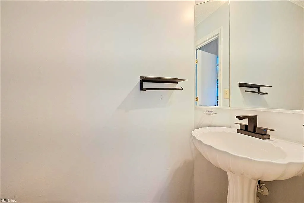 12811 Daybreak CIR, NEWPORT NEWS VA 23608 thumb 7