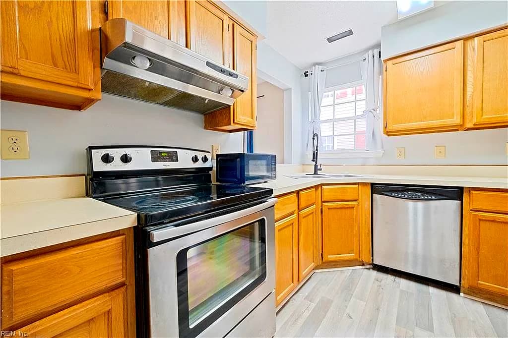 12811 Daybreak CIR, NEWPORT NEWS VA 23608 thumb 10