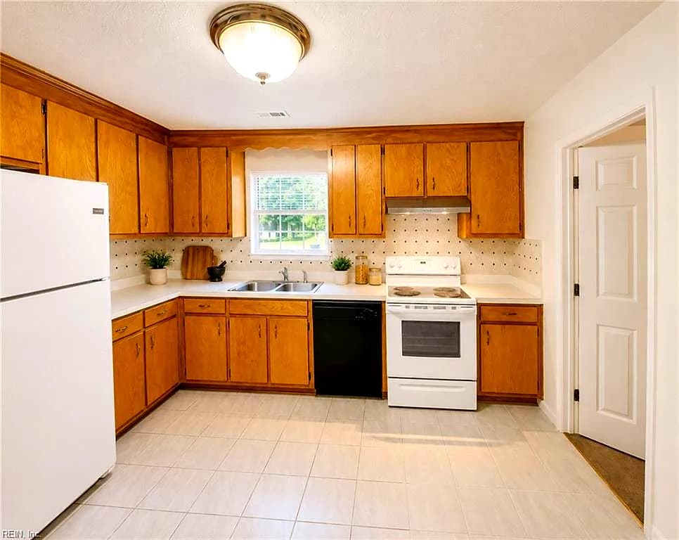 840 Deer Path TRL, NEWPORT NEWS VA 23608 - Photo 3