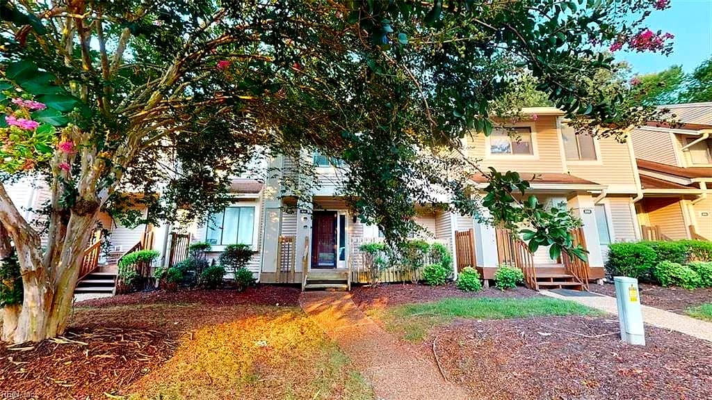 211 Bridgewater DR, NEWPORT NEWS VA 23603 - Photo 2