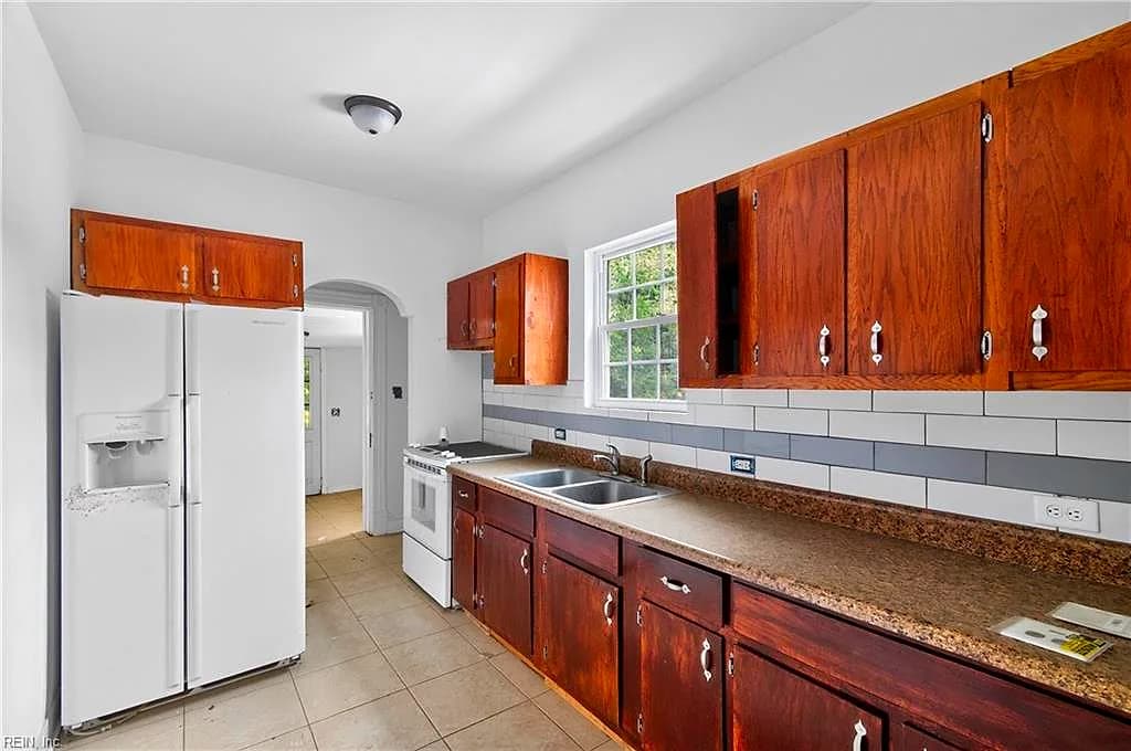 1038 Crawford PW, PORTSMOUTH VA 23704 - Photo 5
