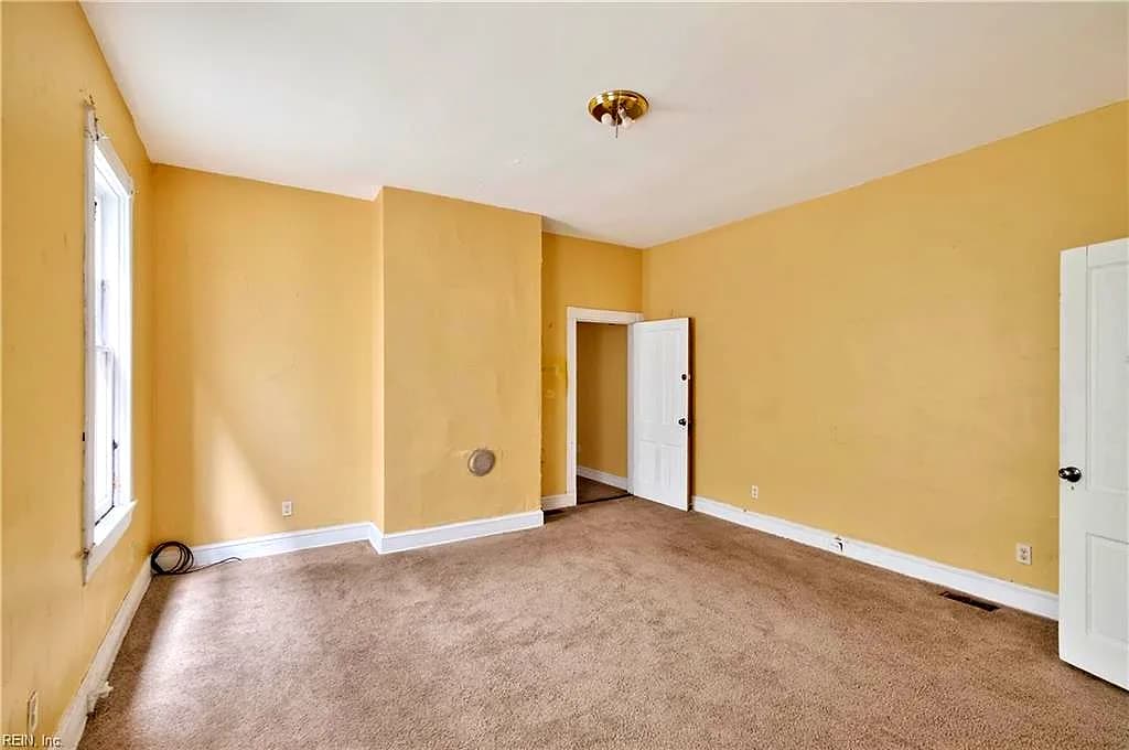 1038 Crawford PW, PORTSMOUTH VA 23704 thumb 9