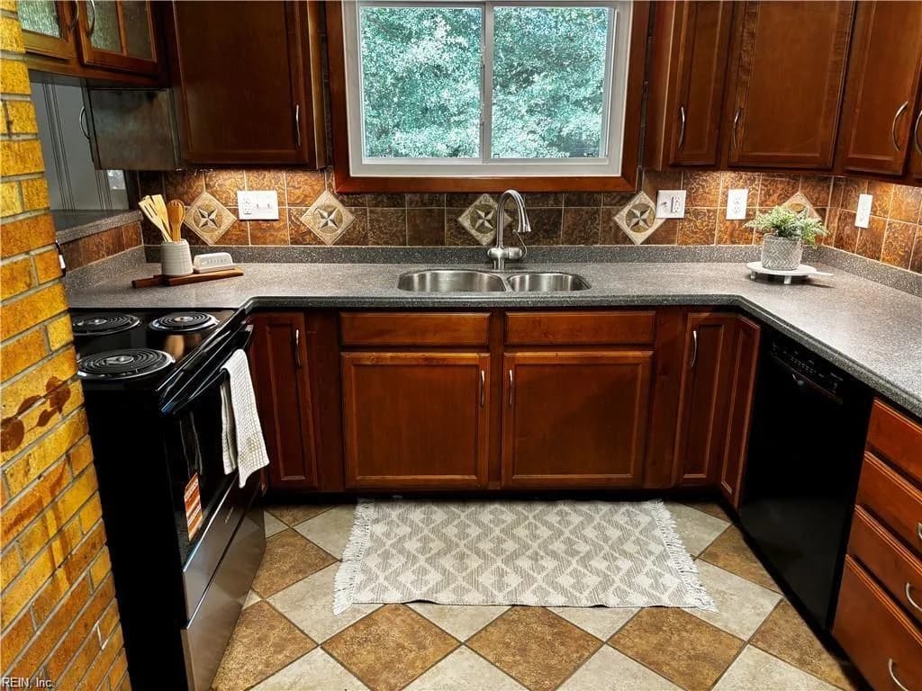 301 Woodroof RD, NEWPORT NEWS VA 23606 thumb 9