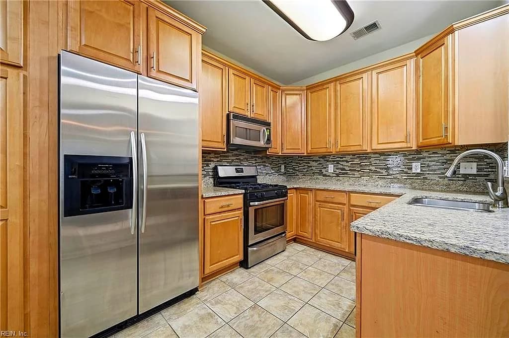 114 Bluff TER, NEWPORT NEWS VA 23602 - Photo 4