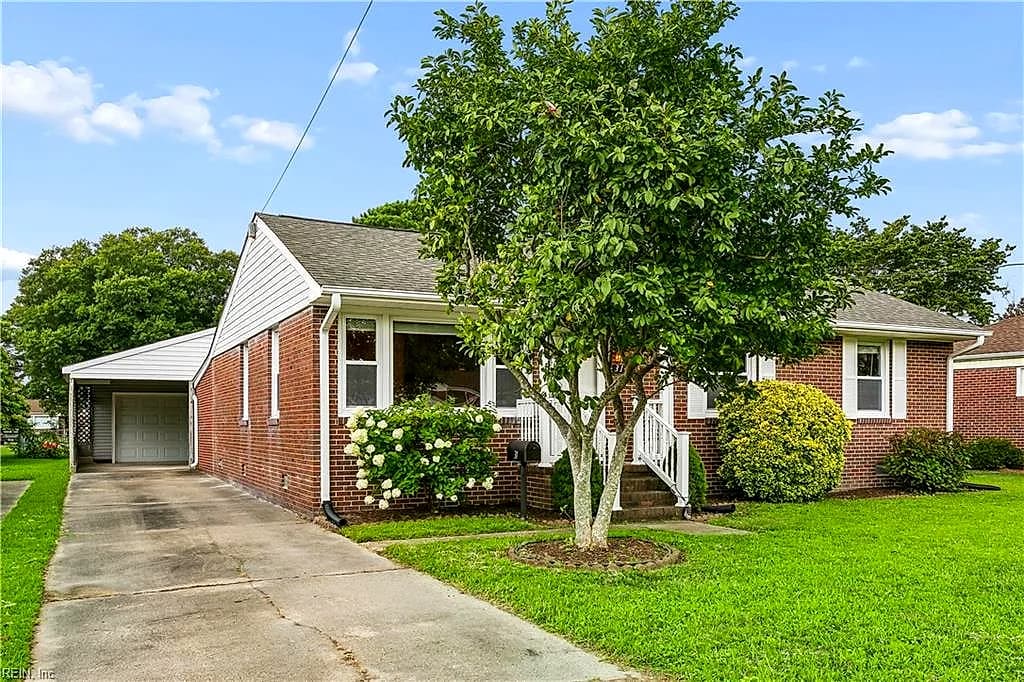 31 Saint Albans DR, HAMPTON VA 23669 - Photo 3