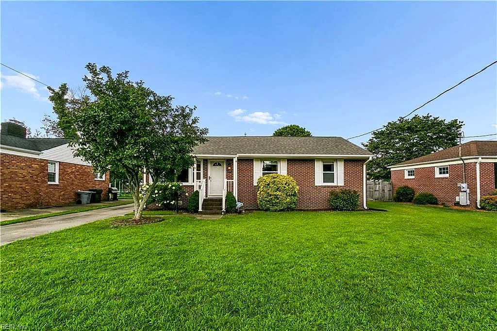 31 Saint Albans DR, HAMPTON VA 23669 - Photo 4