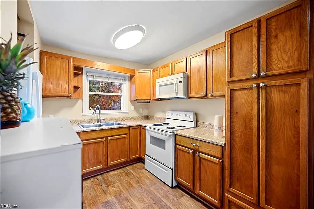 911 Holly AVE, CHESAPEAKE VA 23324 thumb 9