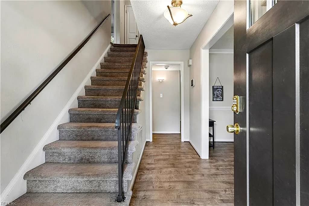 588 Windjammer CRES, NEWPORT NEWS VA 23602 - Photo 4