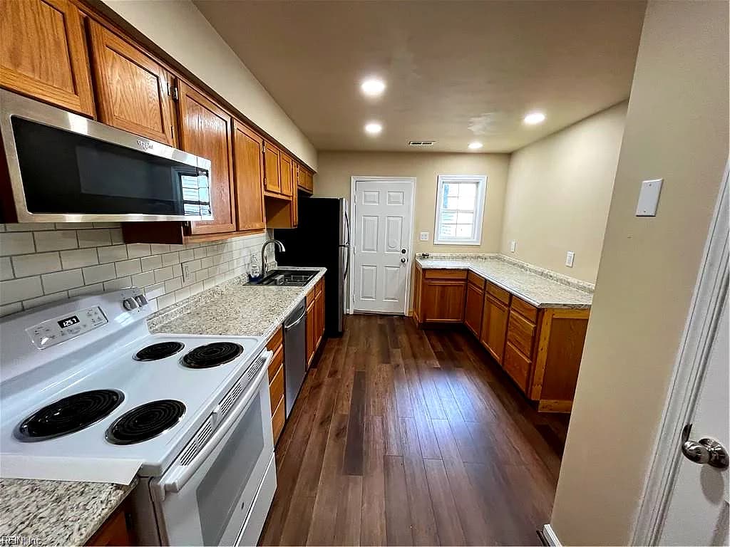 9251 Hickory ST, NORFOLK VA 23503 thumb 7