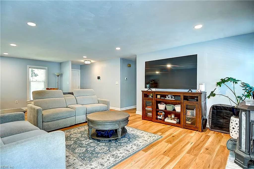 813 Woodrow CT, CHESAPEAKE VA 23322 thumb 6