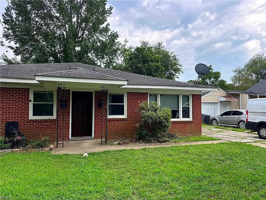 241 Woodview AVE, NORFOLK VA 23505 - Main photo