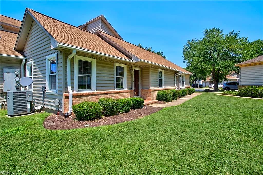 1305 Quail Creek HOLW #A, CHESAPEAKE VA 23320 - Main photo