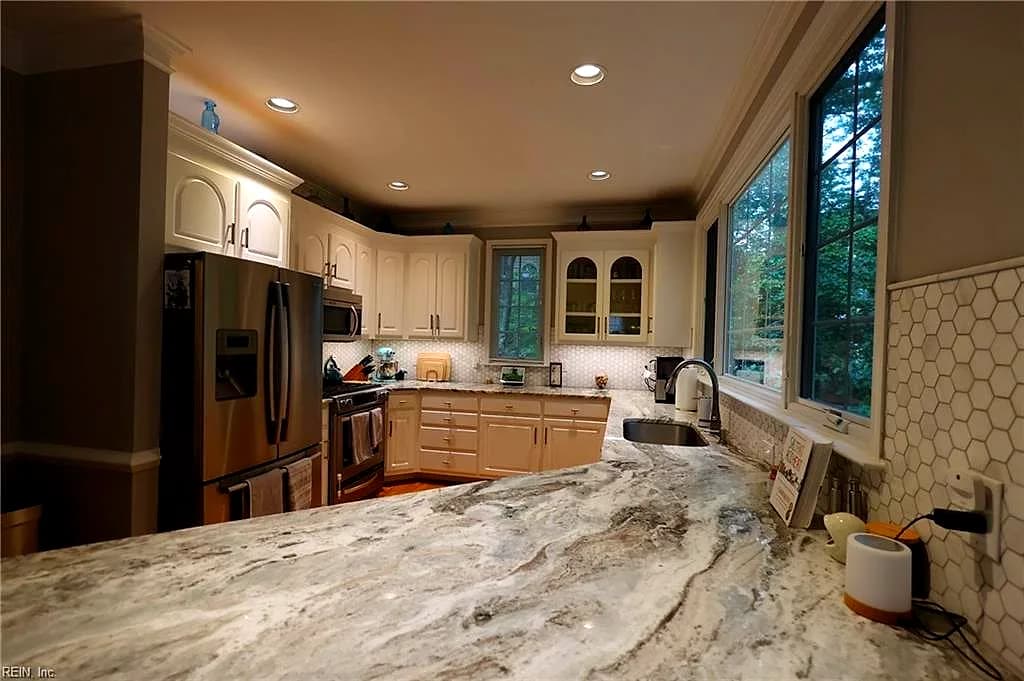 203 Rock Creek CT, YORKTOWN VA 23693 thumb 7
